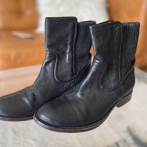 Frye Melissa Scrunch Short black leather boots